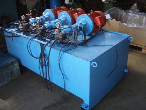 Hydraulic unit with 3 pumps